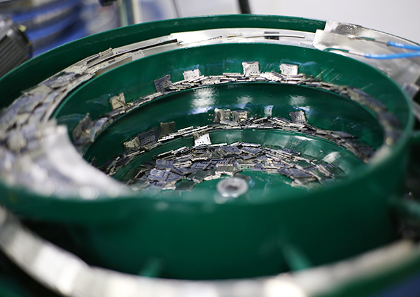 卡座自动化加工设备