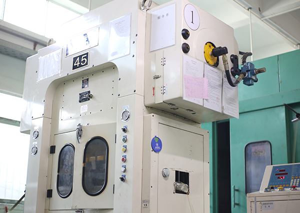 振力龙门45顿冲压机