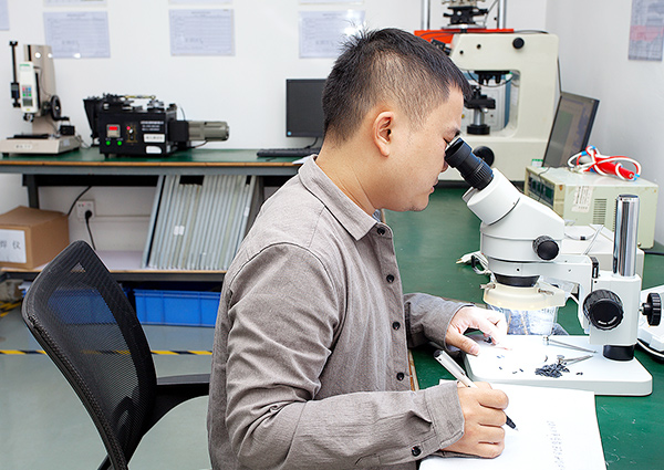 卡座连接器胶芯检测